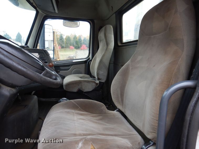 image for item JL9891 2012 Volvo VN  semi truck