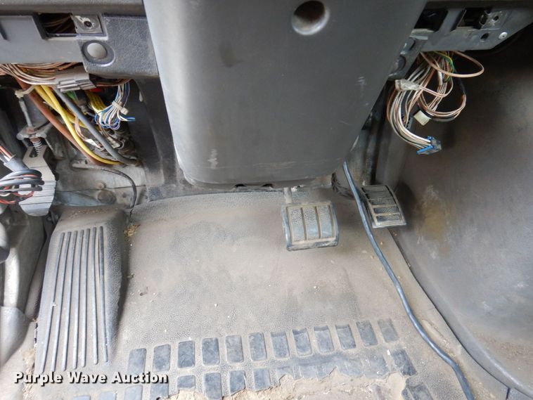 image for item JL9891 2012 Volvo VN  semi truck