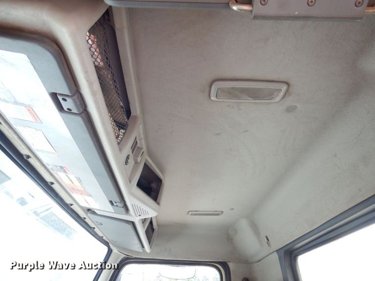 image for item JL9891 2012 Volvo VN  semi truck