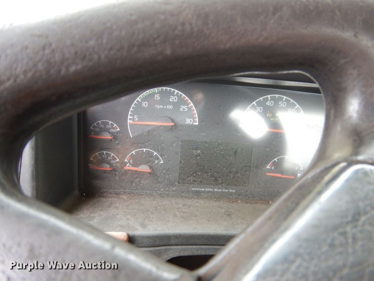 image for item JL9891 2012 Volvo VN  semi truck