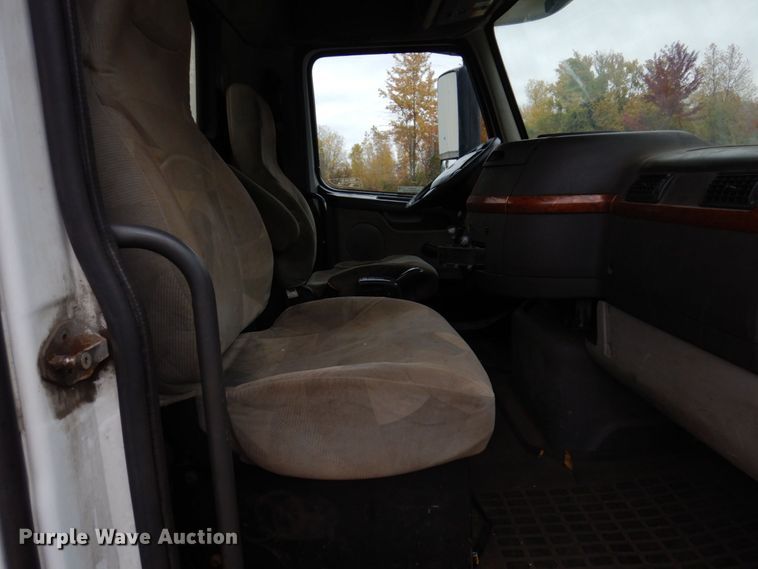 image for item JL9891 2012 Volvo VN  semi truck