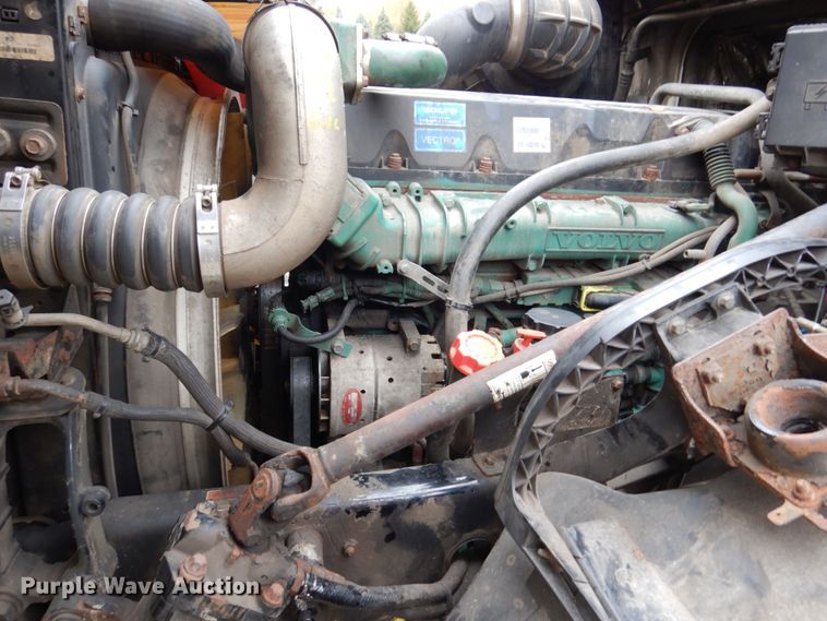 image for item JL9891 2012 Volvo VN  semi truck