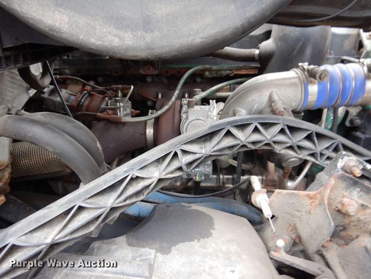 image for item JL9891 2012 Volvo VN  semi truck