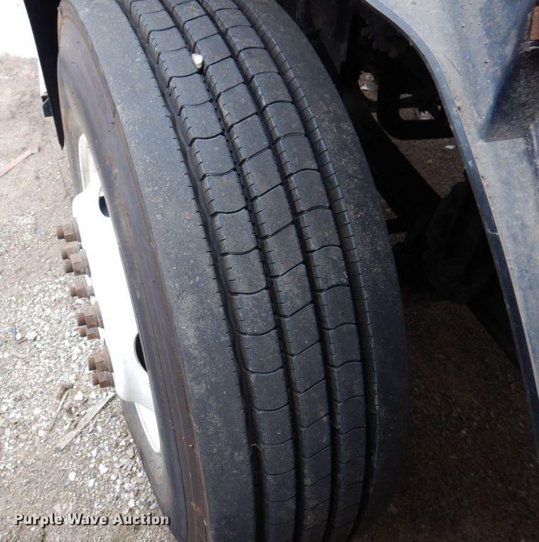 image for item JL9891 2012 Volvo VN  semi truck