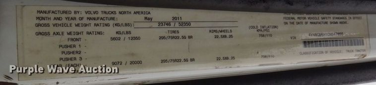 image for item JL9891 2012 Volvo VN  semi truck