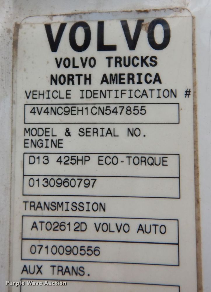 image for item JL9891 2012 Volvo VN  semi truck