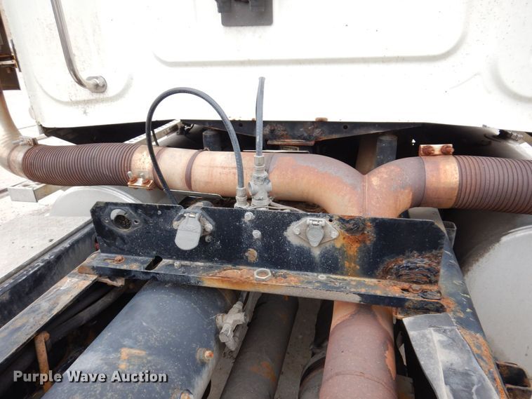 image for item JL9892 2011 Western Star 4900FA  semi truck