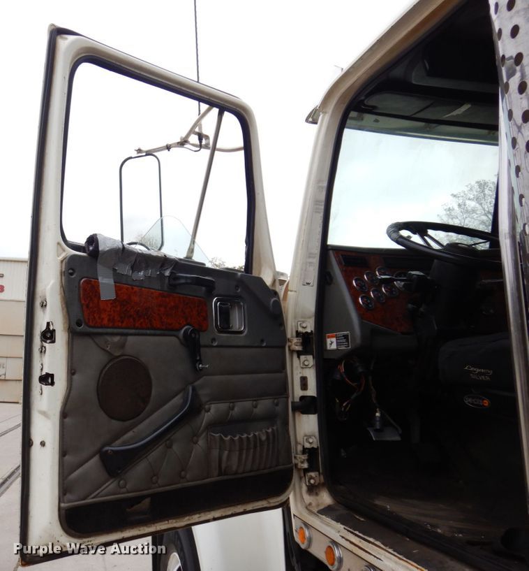 image for item JL9892 2011 Western Star 4900FA  semi truck