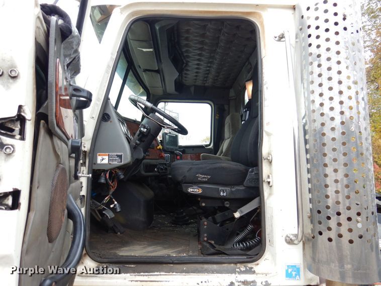 image for item JL9892 2011 Western Star 4900FA  semi truck