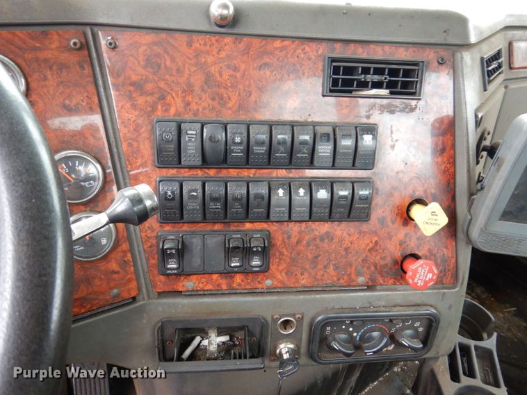 image for item JL9892 2011 Western Star 4900FA  semi truck