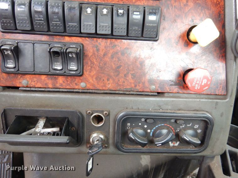 image for item JL9892 2011 Western Star 4900FA  semi truck