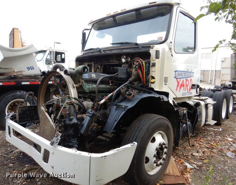 image for item JL9894 2015 Volvo VN  semi truck