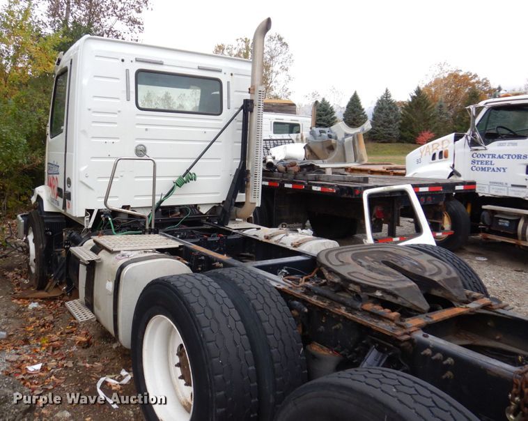 image for item JL9894 2015 Volvo VN  semi truck