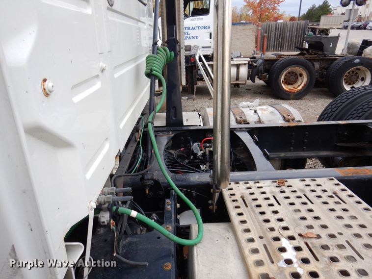 image for item JL9894 2015 Volvo VN  semi truck