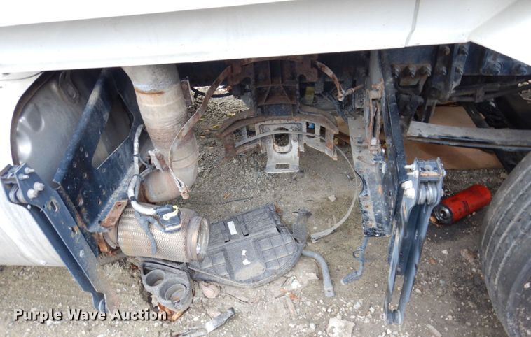 image for item JL9894 2015 Volvo VN  semi truck