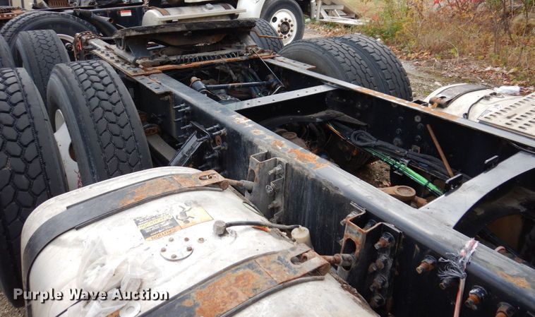 image for item JL9894 2015 Volvo VN  semi truck