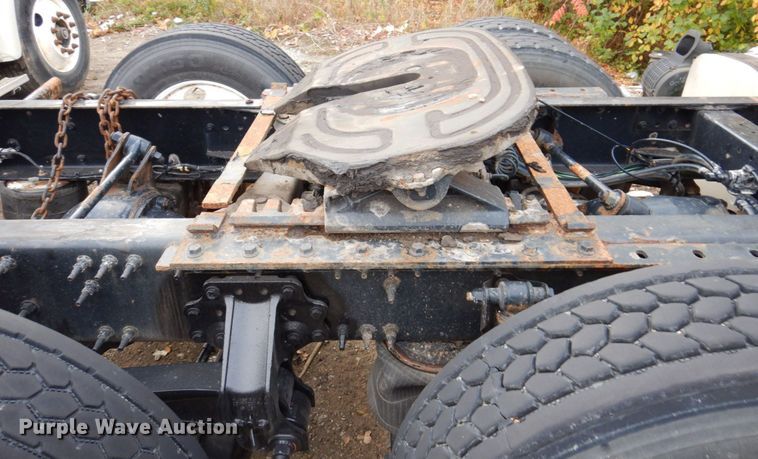 image for item JL9894 2015 Volvo VN  semi truck