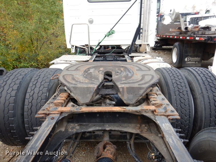 image for item JL9894 2015 Volvo VN  semi truck