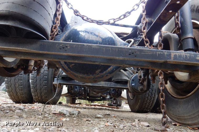 image for item JL9894 2015 Volvo VN  semi truck