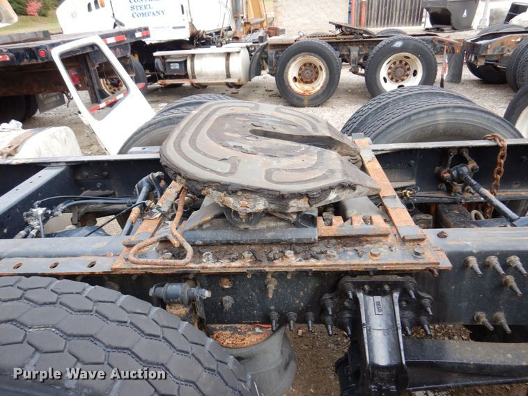 image for item JL9894 2015 Volvo VN  semi truck