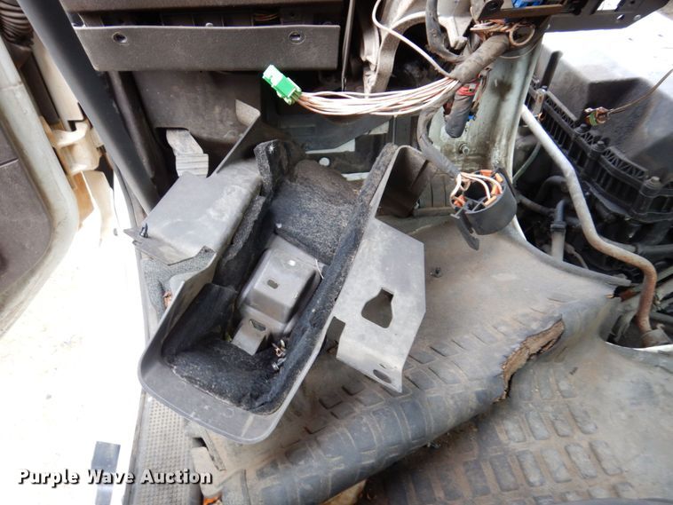 image for item JL9894 2015 Volvo VN  semi truck