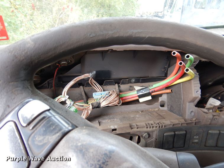 image for item JL9894 2015 Volvo VN  semi truck