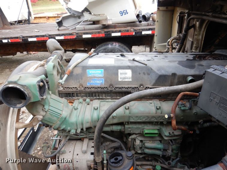 image for item JL9894 2015 Volvo VN  semi truck