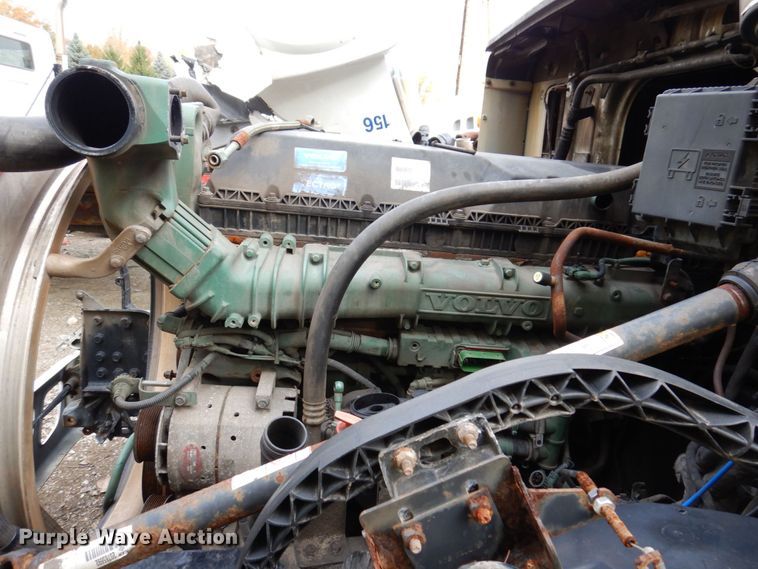 image for item JL9894 2015 Volvo VN  semi truck