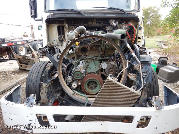 image for item JL9894 2015 Volvo VN  semi truck