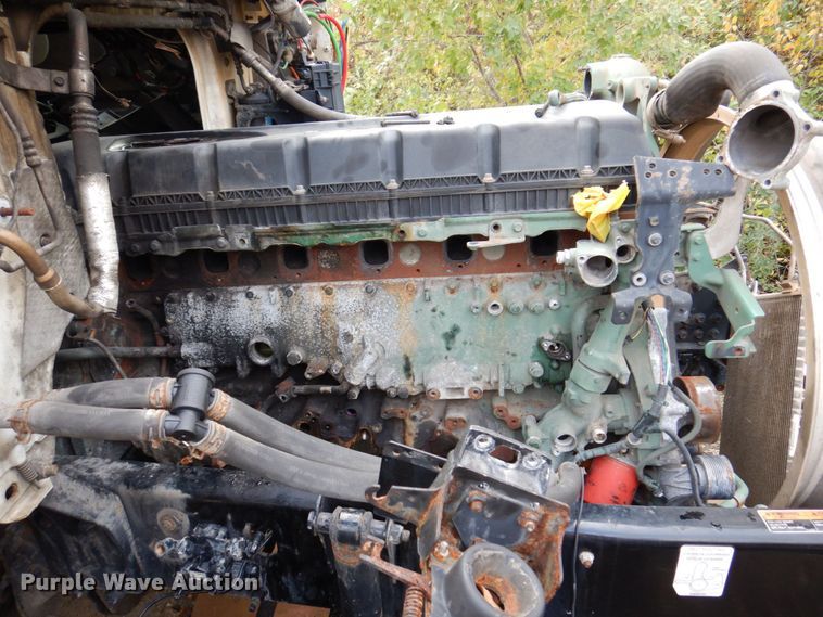 image for item JL9894 2015 Volvo VN  semi truck