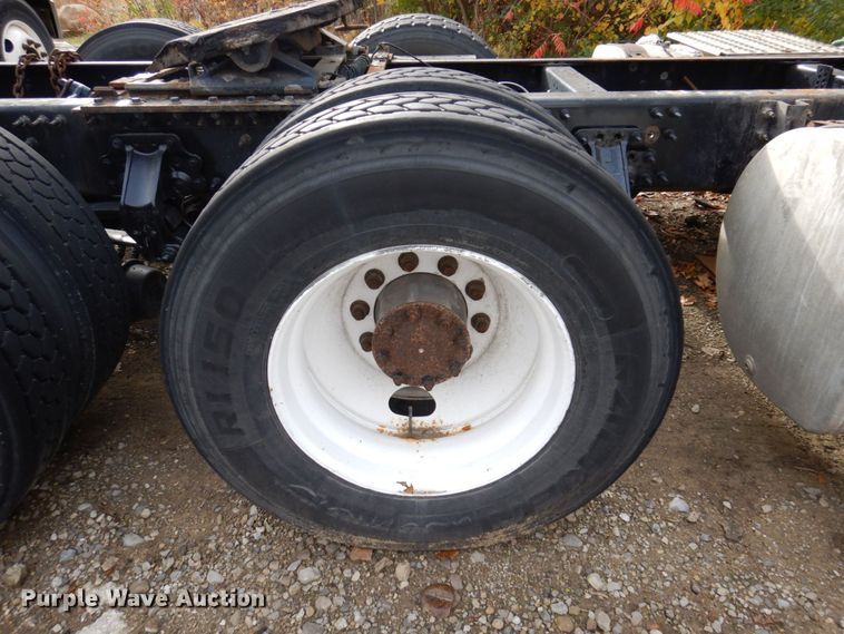 image for item JL9894 2015 Volvo VN  semi truck