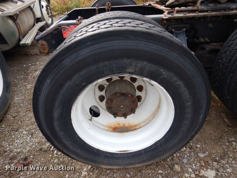 image for item JL9894 2015 Volvo VN  semi truck