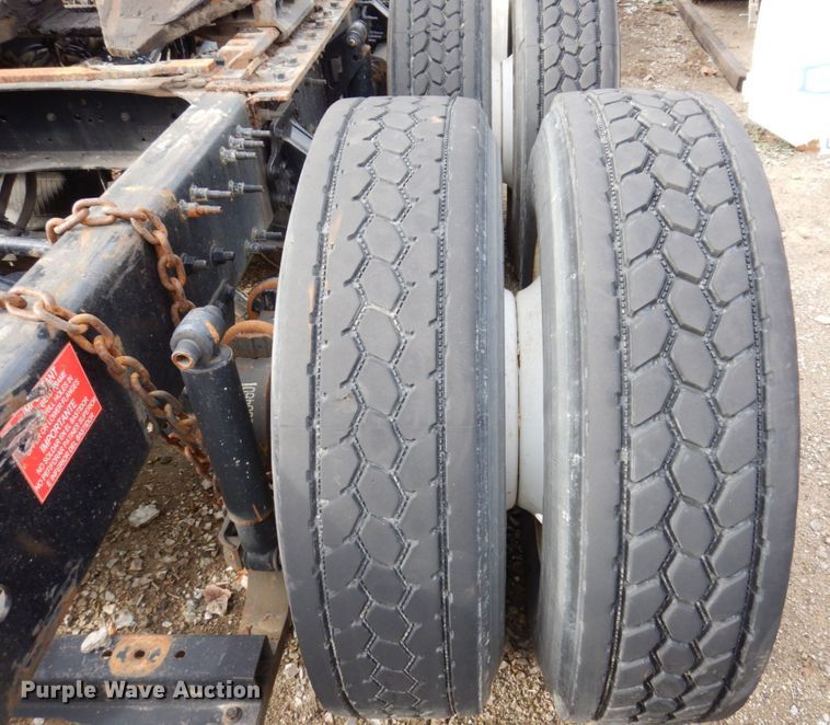 image for item JL9894 2015 Volvo VN  semi truck