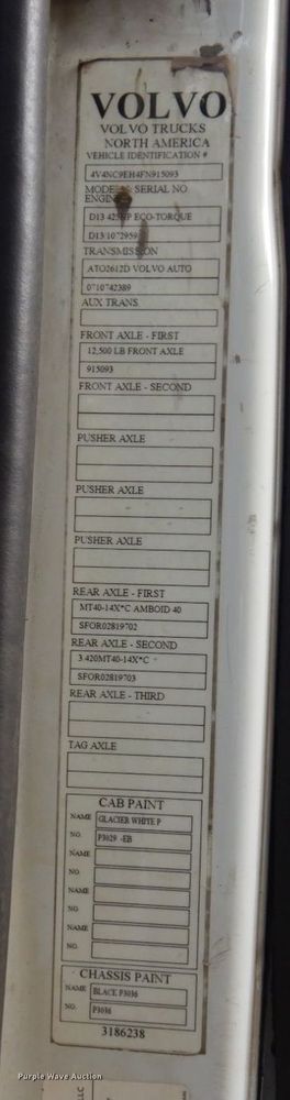 image for item JL9894 2015 Volvo VN  semi truck