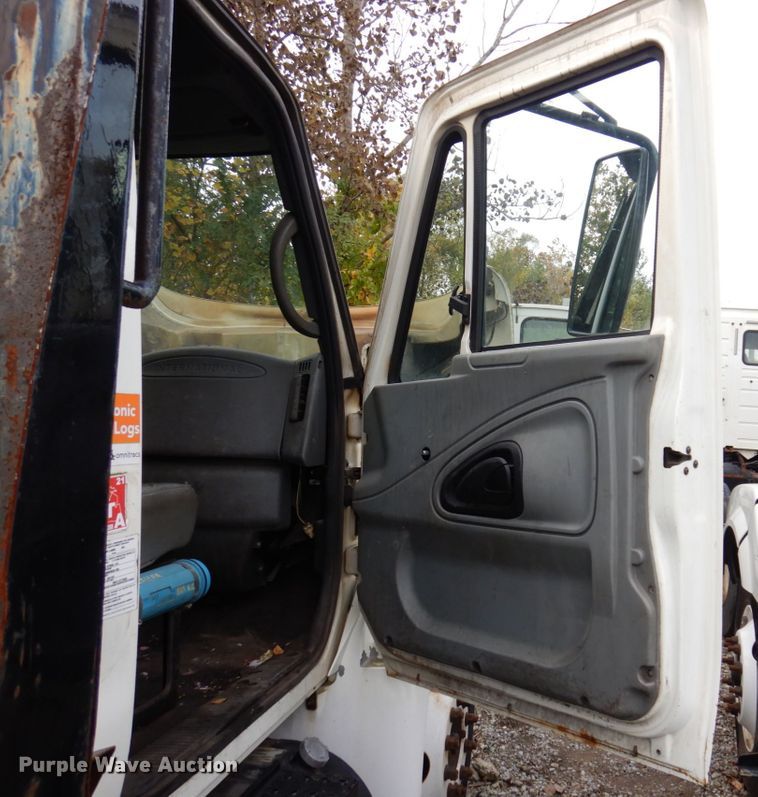 image for item JL9896 2008 International 4300  flatbed truck