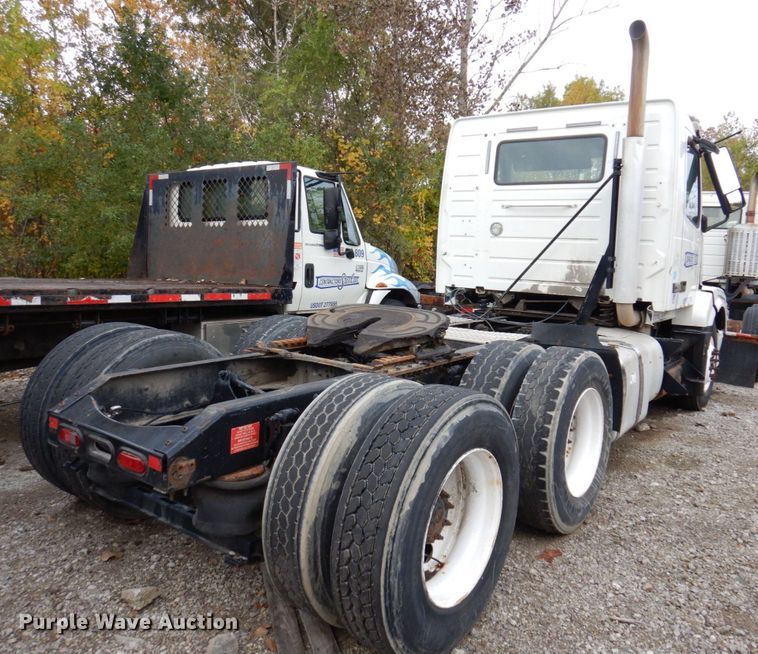 image for item JL9897 2014 Volvo VN  semi truck