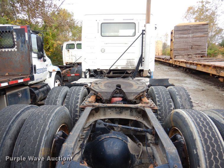 image for item JL9897 2014 Volvo VN  semi truck