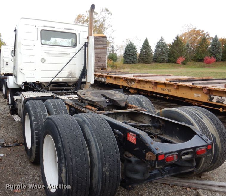 image for item JL9897 2014 Volvo VN  semi truck