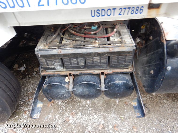 image for item JL9897 2014 Volvo VN  semi truck