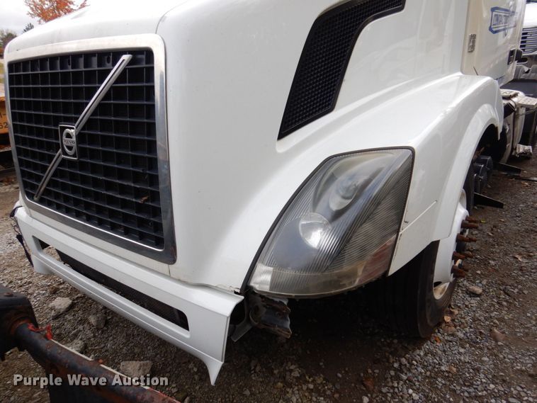 image for item JL9897 2014 Volvo VN  semi truck