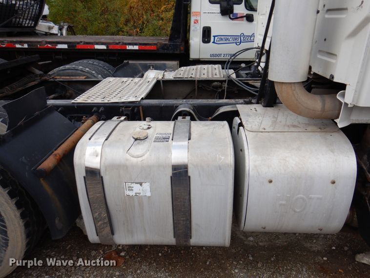 image for item JL9897 2014 Volvo VN  semi truck