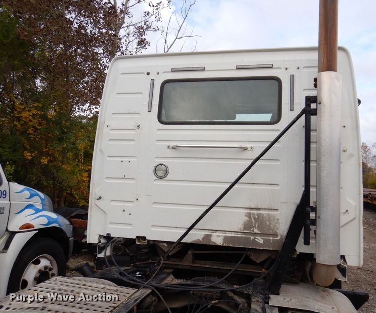 image for item JL9897 2014 Volvo VN  semi truck