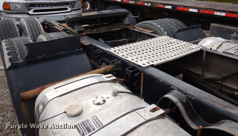 image for item JL9897 2014 Volvo VN  semi truck