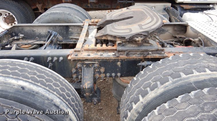 image for item JL9897 2014 Volvo VN  semi truck