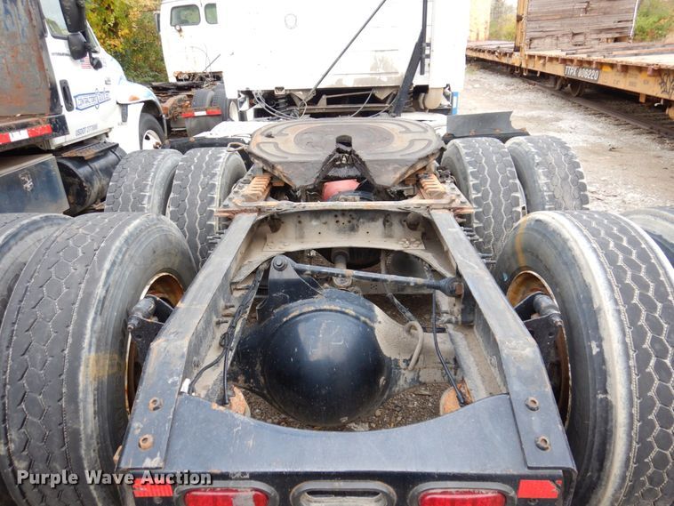 image for item JL9897 2014 Volvo VN  semi truck