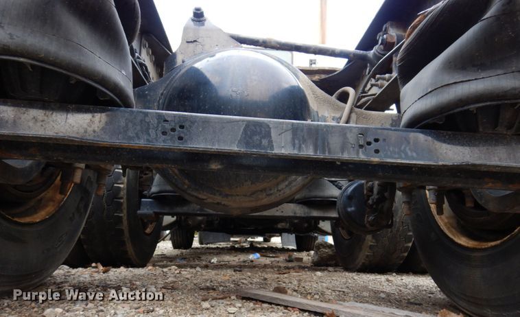 image for item JL9897 2014 Volvo VN  semi truck