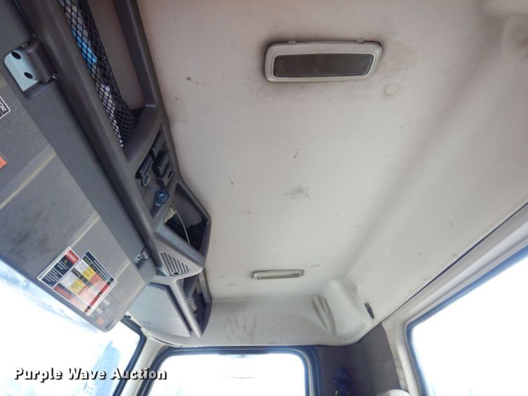 image for item JL9897 2014 Volvo VN  semi truck