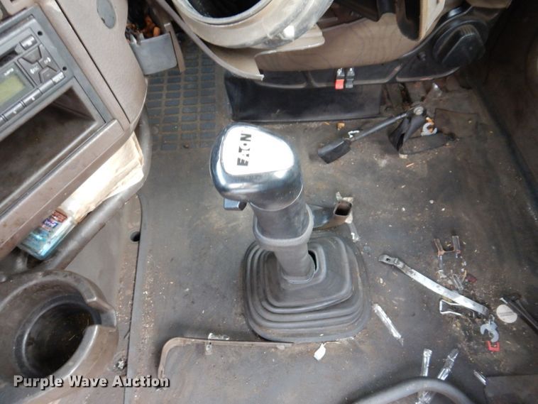 image for item JL9897 2014 Volvo VN  semi truck