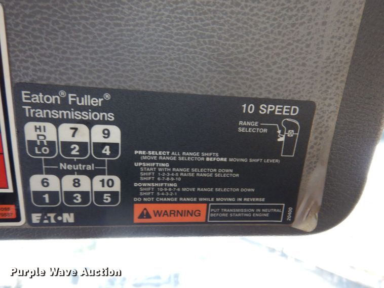 image for item JL9897 2014 Volvo VN  semi truck