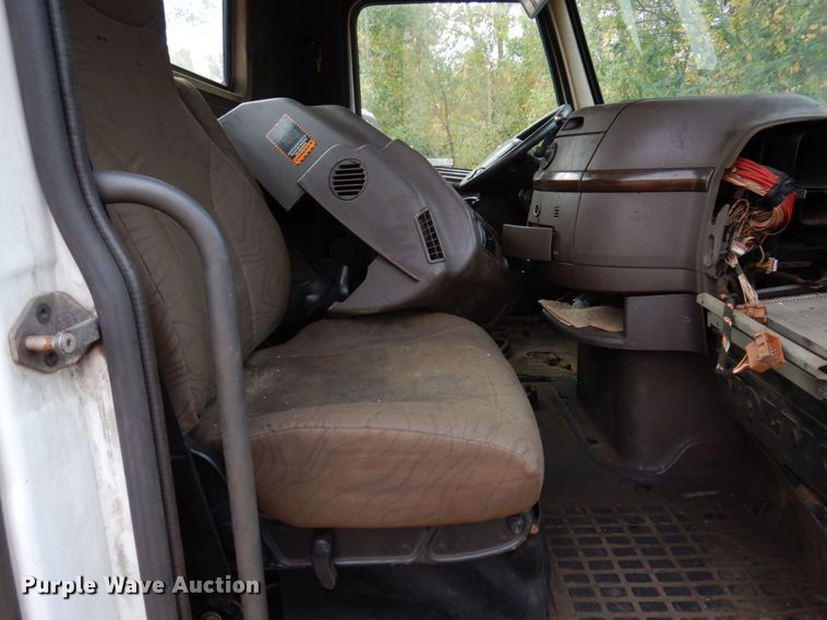 image for item JL9897 2014 Volvo VN  semi truck